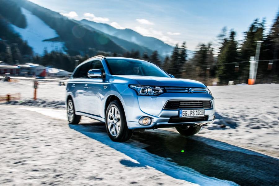 Mitsubishi Outlander PHEV 2012 года  (фото 46 из 48)